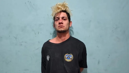 La trabajadora hospitalaria acusó a su compañero de haberla amenazado con fotos sexuales de ella que encontró en una computadora.
